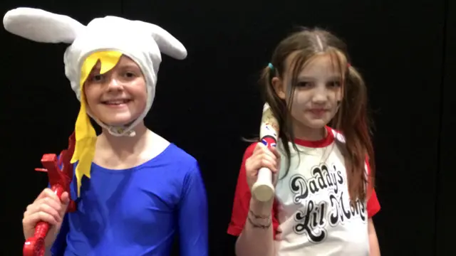 Фібі та Марта - Фіонна з телевізійного мультсеріалу "Час пригод" і Гарлі Квінн з фільму "Загін самогубць"