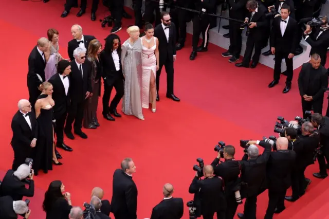 عوامل فیلم "مرده نمی‌میرد" ساخته جیم جارموش که فیلم افتتاحیه جشنواره بود