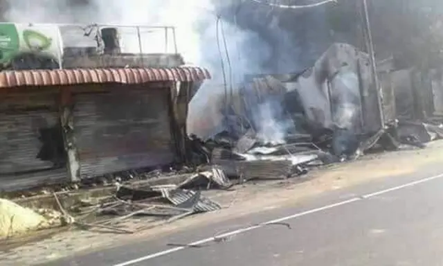 இலங்கை: இரு குழுக்கள் இடையே மோதல்