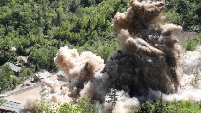 핵실험장 폐쇄: 2018년 5월 24일 북한 풍계리 핵실험장 폐쇄를 위한 폭파작업 진행