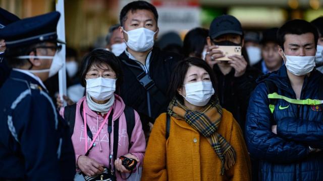 Люди в масках в Токио
