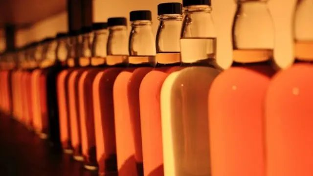 গত কয়েক সপ্তাহে মদ পানের পর বিষক্রিয়ার উপসর্গ নিয়ে চিকিৎসা নিতে আসা রোগীর সংখ্যা তুলনামূলক ভাবে বেড়েছে।