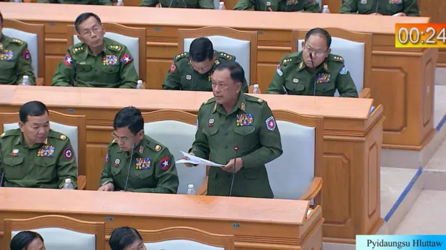 တပ်နဲ့ အဓိကဆက်စပ်နေတဲ့ ပုဒ်မတွေကို မပြင်ဘဲ မူလအတိုင်းသာထားရှိဖို့ ဆွေးနွေးခဲ့ကြ