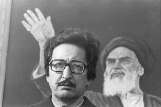 حلقه روحانیان منتقد بنی‌صدر در اوایل انقلاب اعتقاد داشتند آقای خمینی بیش از اندازه به بنی‌صدر میدان داده است