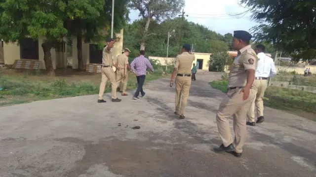 ઘટના બાદ ગામમાં પોલીસ બંદોબસ્ત ગોઠવી દેવાયો તે સમયની તસવીર