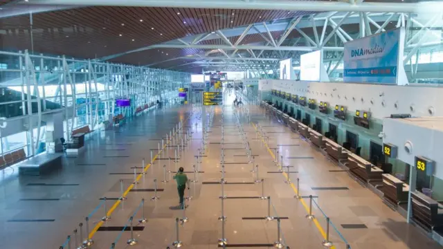 Sân bay Đà Nẵng vắng tanh sau Chỉ thị 16 của Thủ tướng Việt Nam.