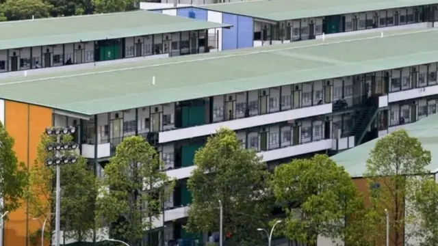 সিঙ্গাপুরের উপকণ্ঠে একটি ডরমিটরি।