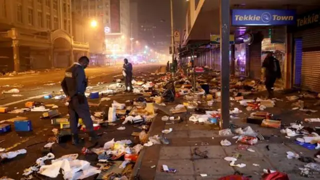 "Maponya Mall looting": [Jabulani mall, Phoenix Durban, Maponya mall, oda shops looting] for 'South Africa riot'