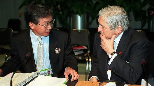 เจมส์ วูฟเฟนสัน ประธานธนาคารโลก พูดคุยกับนายธารินทร์ นิมมานเหมินท์