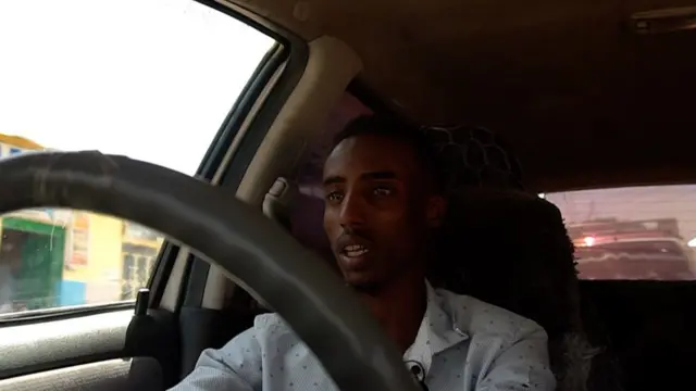 Maxamed Ismaaciil oo waa taksiile wata gawaarida loo bixiyay ''Hooyo ha tahriibin''