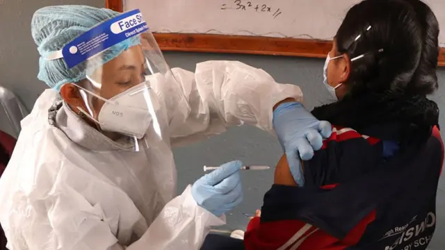 खोपलाई प्राथमिकता दिन विज्ञहरूले सुझाव दिएका छन्