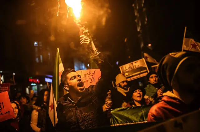 протест у российской дипмиссии в Стамбуле за 3 дня до убийства Карлова