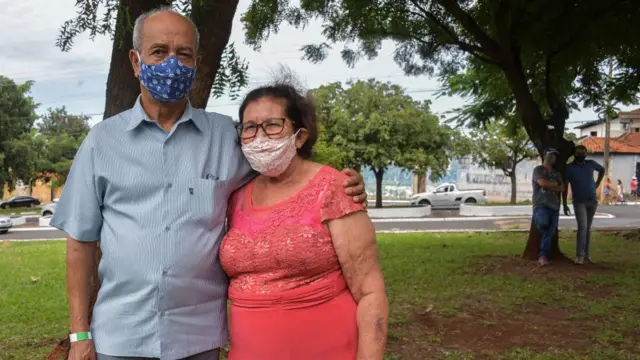 जोस आणि मार्गारिडा यांनी कोरोनाची लस घेतलीय.