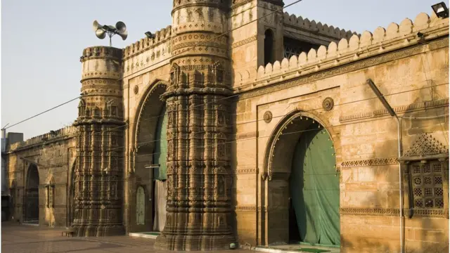 અમદાવાદ આવેલી હઝરત કુતુબુદ્દીન દરગાહ