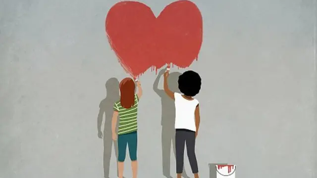 شخصان يرسمان قلبا