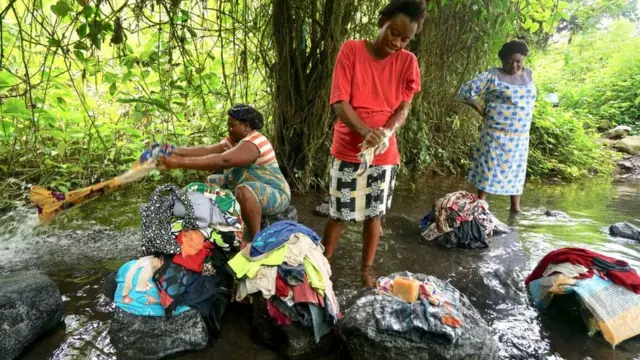 ኣብ ሩብ ክዳውንቲ ዝሓጽባ ኣንስቲ