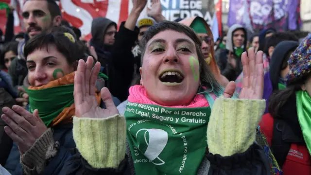 Manifestantes comemoram aprovaçãoapostar online na quina de são joãolei do abortoapostar online na quina de são joãoBuenos Aires