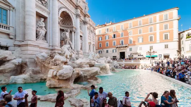 A Fontana di Trevi, en Roma