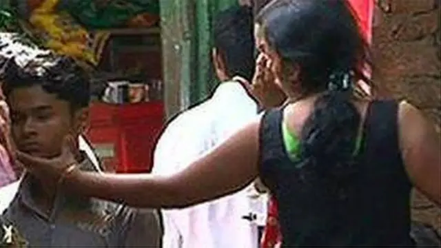 যে 'কলার' ফোনটি করেছিল তিনি একজন 'খদ্দের' বলে পুলিশ জানাচ্ছে।