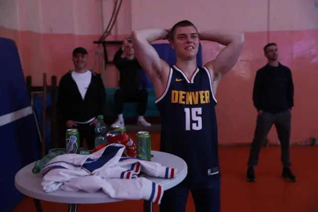 U Sokolskom domu u Somboru brojni navijači nisu mogli da sede od uzbuđenja