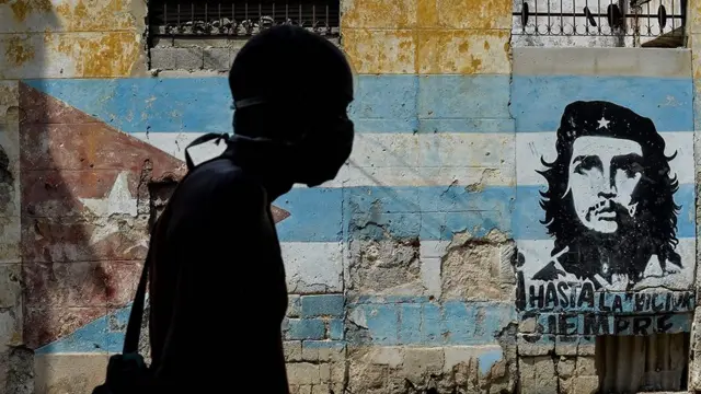 கொரோனா வைரஸ் : கியூபா மருத்துவர்கள் எத்தனை நாடுகளில் பணியாற்றுகிறார்கள் தெரியுமா ?