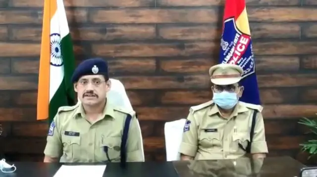 హరిభూషణ్ మరణం గురించి మీడియాతో మాట్లాడుతున్న భద్రాద్రి కొత్తగూడెం జిల్లా ఎస్పీ సునీల్ దత్