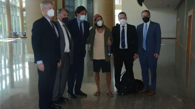 ရစ်ချက်ဆင်ဌာနက ထိပ်ပိုင်း အားအပြည့်သုံးပြီး လုပ်ဆောင်ခဲ့