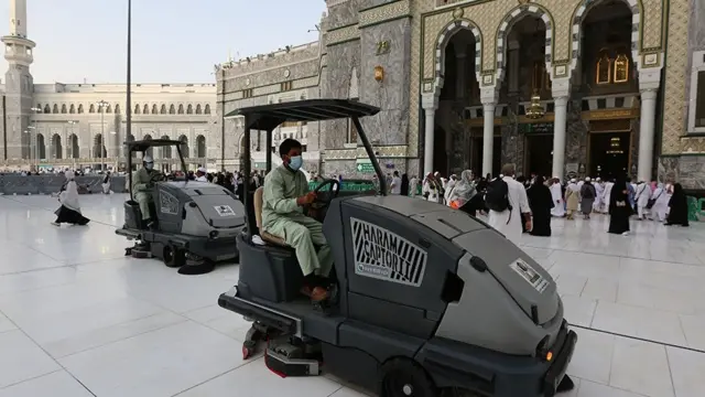 கொரோனா வைரஸ்: 80 ஆயிரம் பேர் பாதிப்பு, பரிதவிக்கும் 50 நாடுகள் - பத்து தகவல்கள்