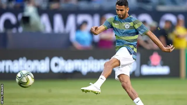 Riyad Mahrez akishiriki mazoezi Manchester City