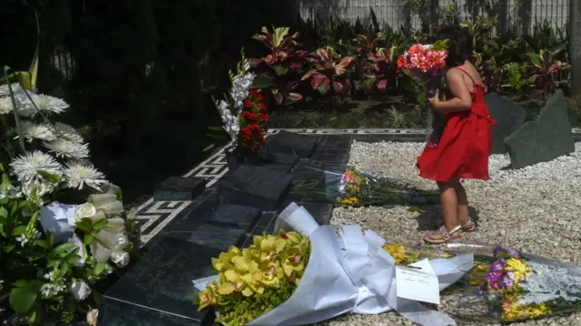 Flowers at Pablo Escobar's grave