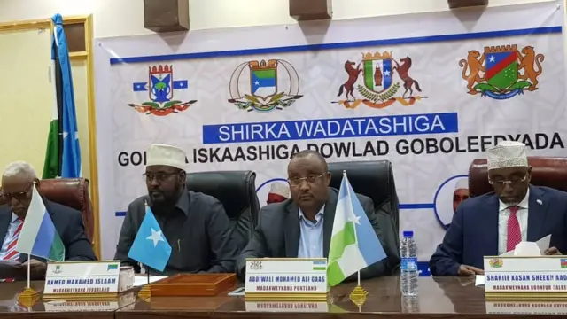 Maamul goboleedyada degdeg ayey uga jawaabeen ayagoo garab siinaya maamulka Shariif Xasan