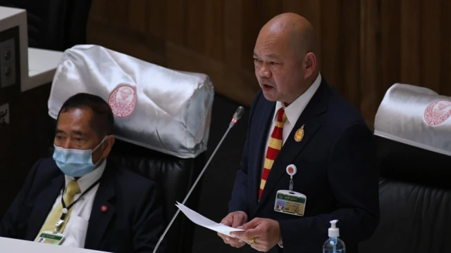 พล.อ. นาวิน ดำริกาญจน์ คือ ส.ว. คนเดียวที่บอกว่าพร้อมผ่านร่างแก้ไขรัฐธรรมนูญให้ ในส่วนที่เสนอแก้ไขเป็นรายมาตรา เรื่องระบบเลือกตั้ง