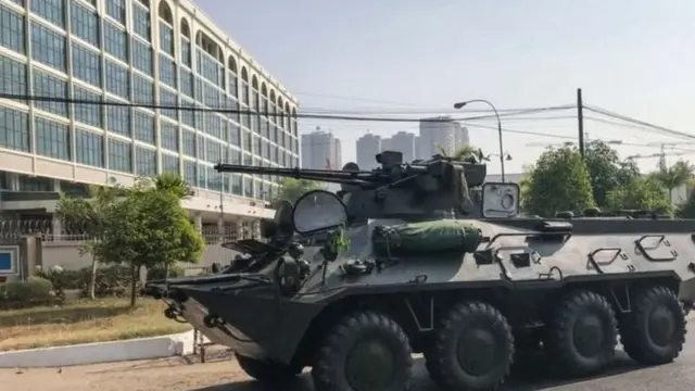 စစ်အာဏာသိမ်းပြီးကာစ ရက်ပိုင်း ဗဟိုဘဏ်ရှေ့မြင်ကွင်း