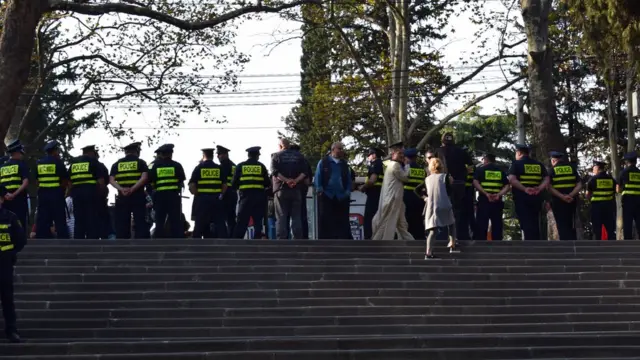 На так называемом фестивале было много людей и много полиции