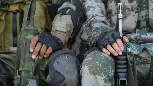 संयुक्त आतंक निरोधी ड्रिल के दौरान साथ बैठे भारत और चीन के सैनिक