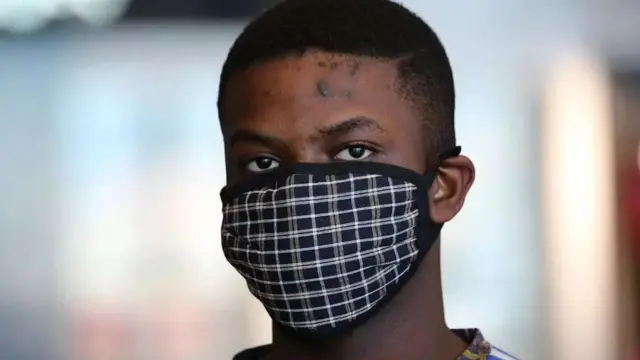 Beaucoup de personnes fabriquent leur propre masque