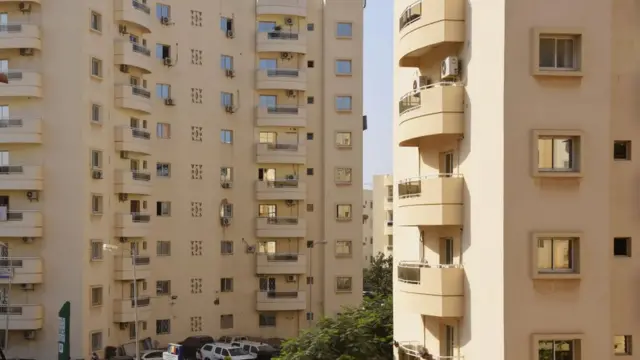 Des immeubles résidentiels et de bureaux à Dakar, où la hausse des loyers est devenue un casse-tête pour les locataires.