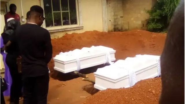 Di couple coffins