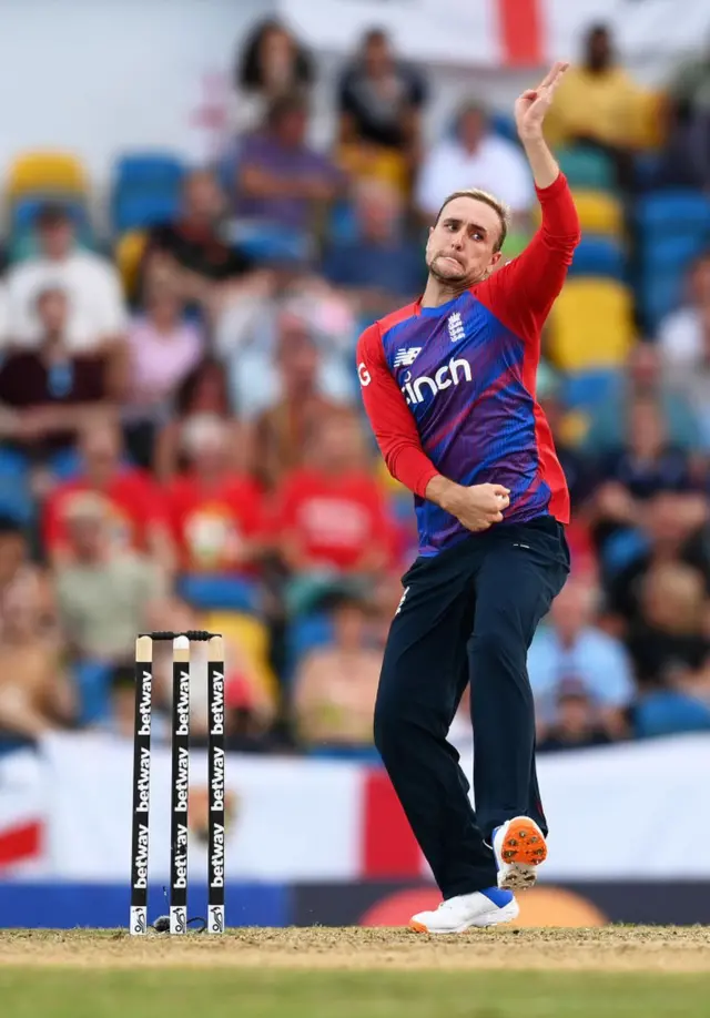 ઇંગ્લિશ ક્રિકેટર લાયમ લિવિંગસ્ટોન બીજા દિવસે સૌથી મોંઘા ખેલાડી રહ્યા છે