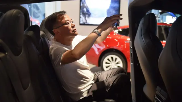 تصنيع سيارات