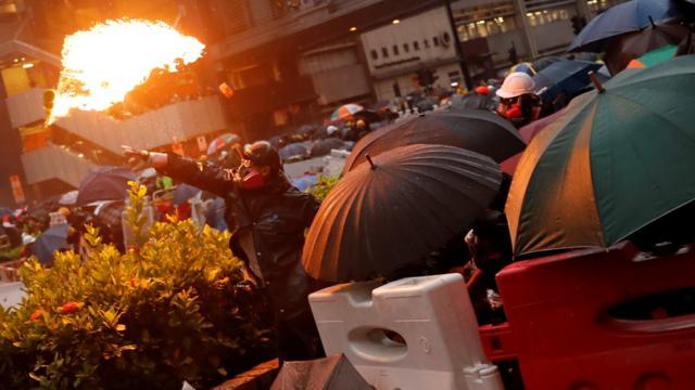 英国官员多次评论香港示威浪潮，引起中国政府不满。