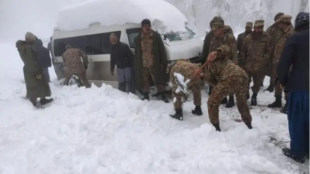 मरी में बर्फबारी