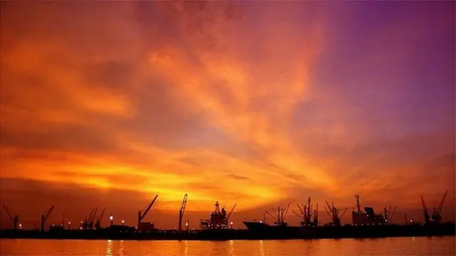 প্রায় ১৮ হাজার কোটি টাকা ব্যয়ে নির্মাণ করা হবে মাতারবাড়ীর গভীর সমুদ্র বন্দর