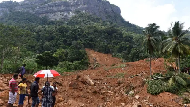 இன்றிரவு கடும்மழை பெய்யக்கூடும் - மண்சரிவு சிவப்பு எச்சரிக்கை விடுப்பு