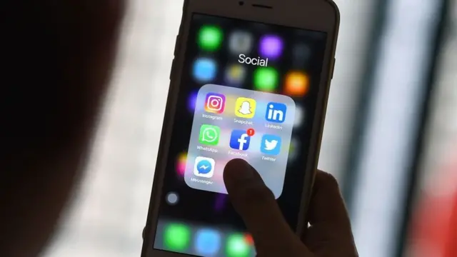 મલેશિયામાં સોશિયલ નેટવર્કિંગ સાઇટ્સ પર નિયંત્રણોની તસવીર