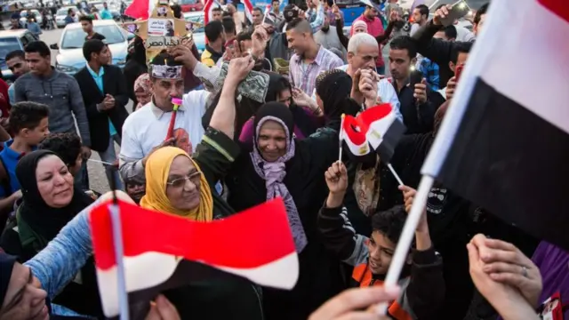 نساء ورجال مصريون