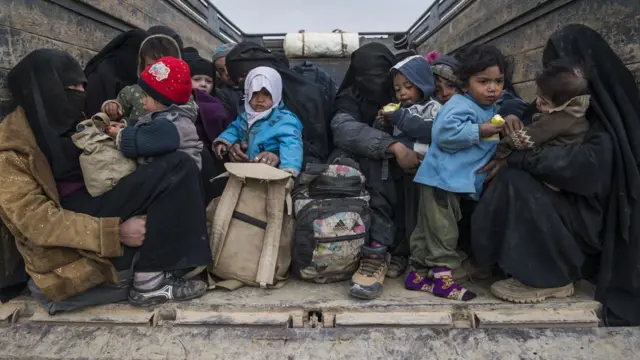 بسیاری از افرادی که در روزهای اخیر از این مناطق فرار می‌کنند، خانواده اعضای داعش هستند