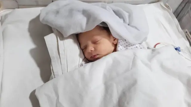 Amina di new born baby wey survive two gunshots