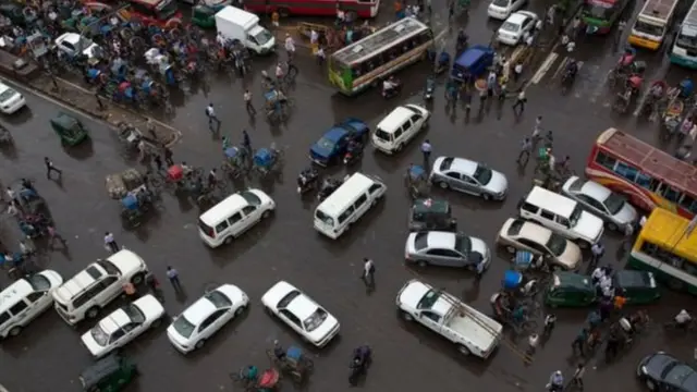 বাংলাদেশে সড়কপথে শৃঙ্খলা ফেরানো যাচ্ছে না কোনভাবেই