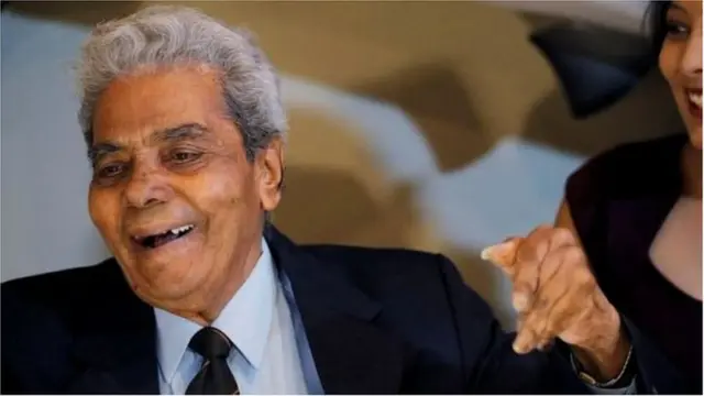 శ్రీధర్ గోళ్లు మ్యూజియంలో ఉన్నాయి